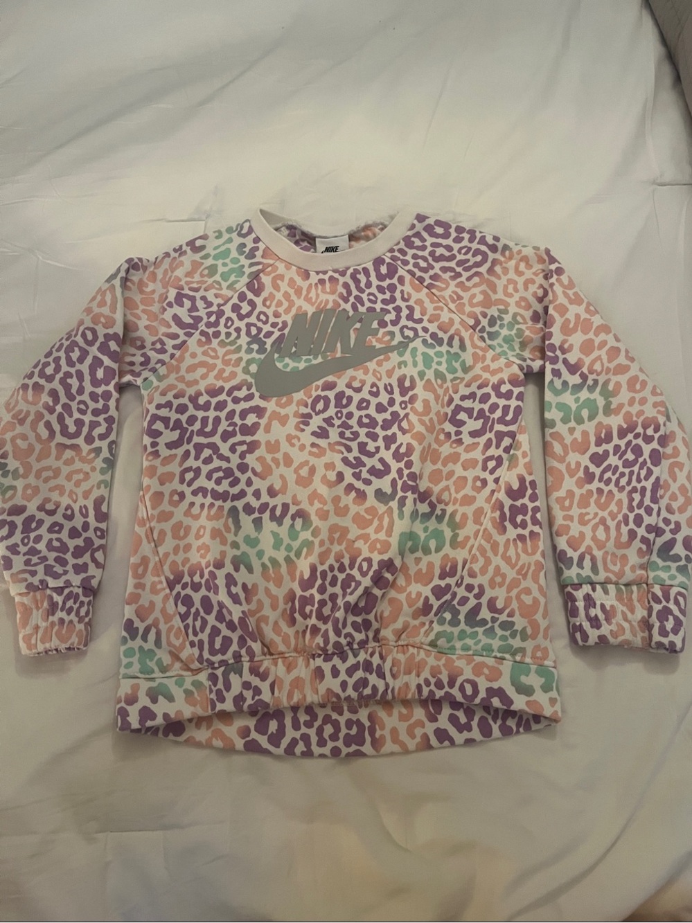Nike girls sweatshirt. Size 6-7. White, pink, purple, teal, gray.